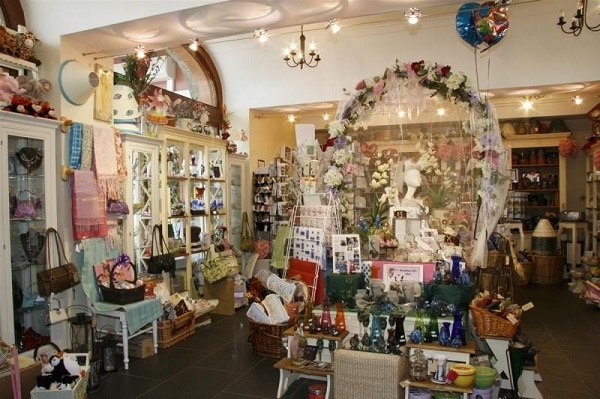 Top 5 shop quà lưu niệm độc lạ tại Hà Nội