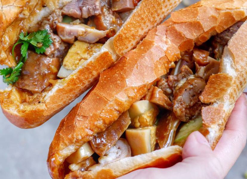 Top 5 tiệm bánh mì phá lẩu mang hương vị đặc trưng ở TPHCM